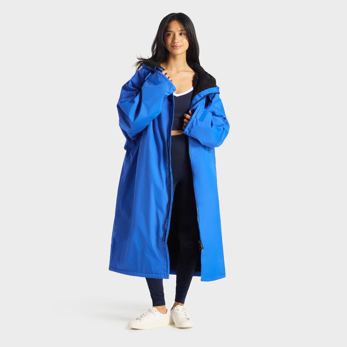 Weatherproof outdoor changing robe with fleece lining