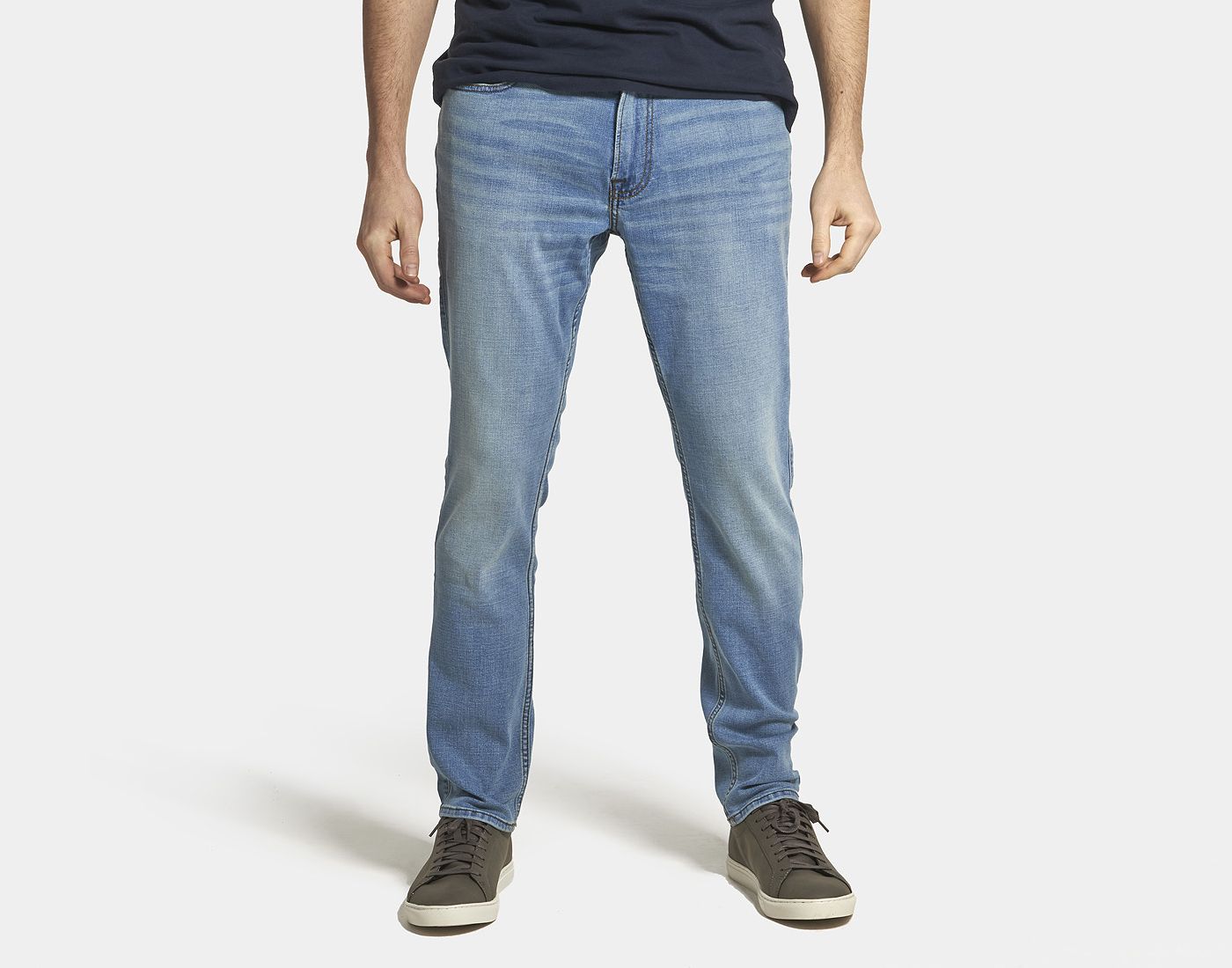 Light wash custom fit denim jeans